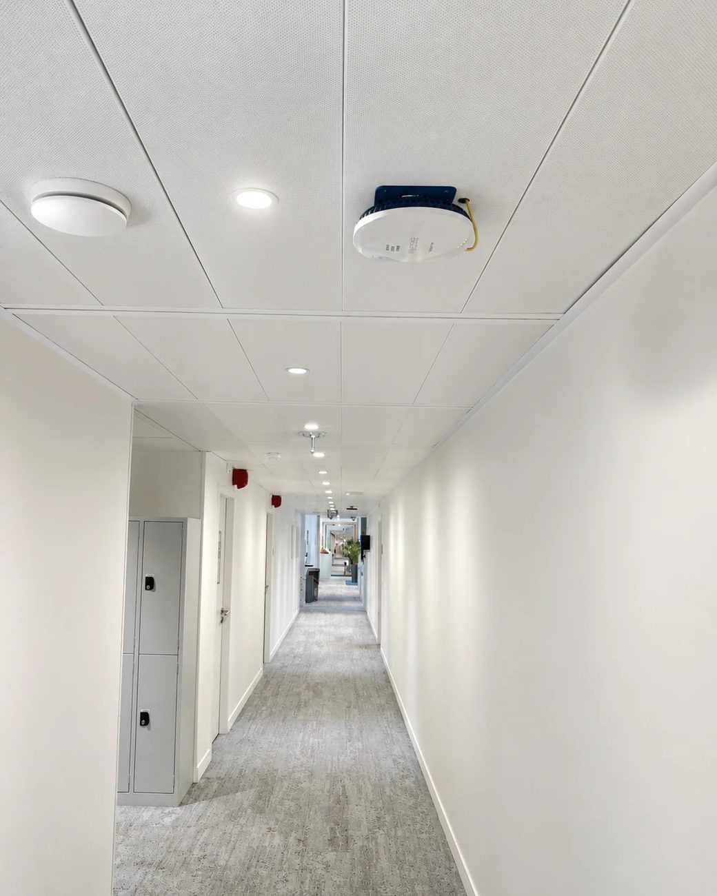 Borne WiFi — installation en faux plafond