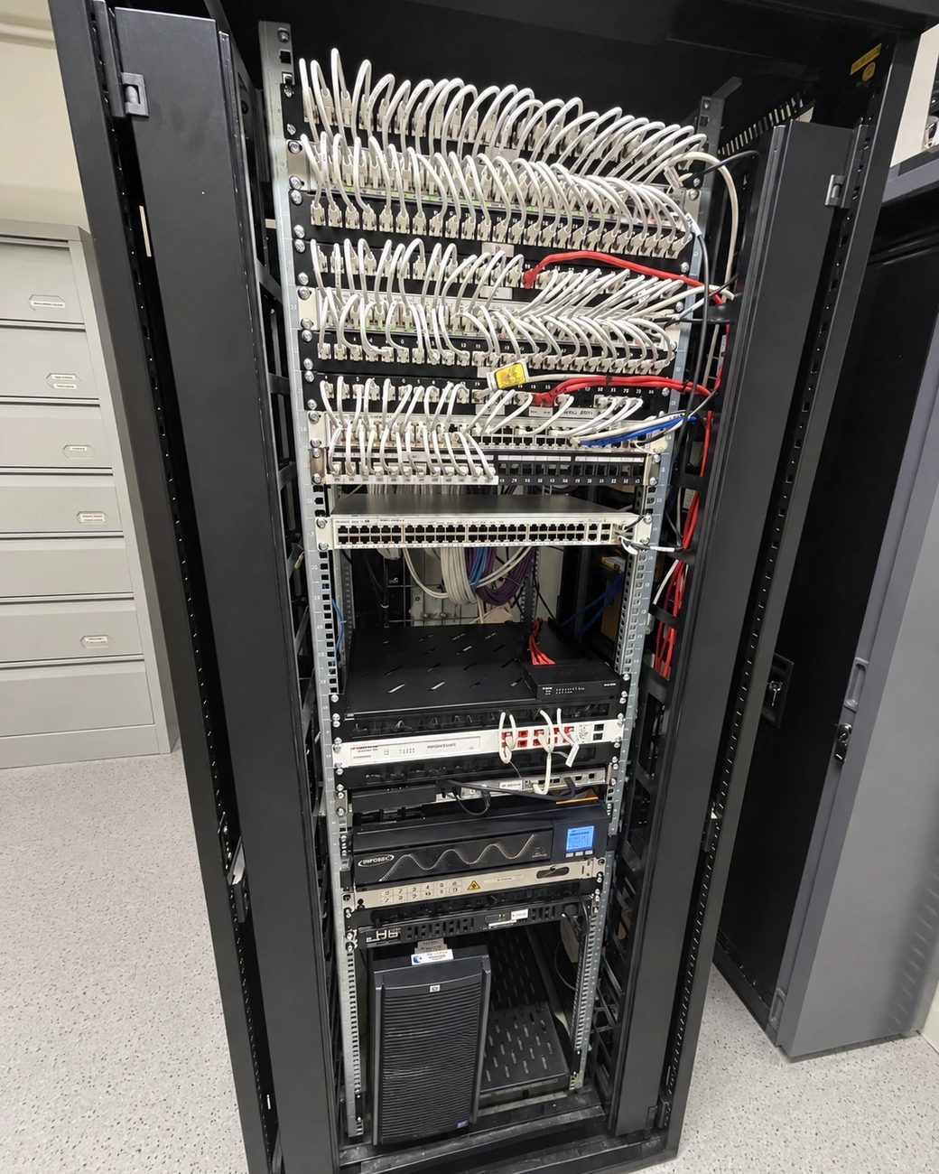 Brassage RJ45 — baie réseau