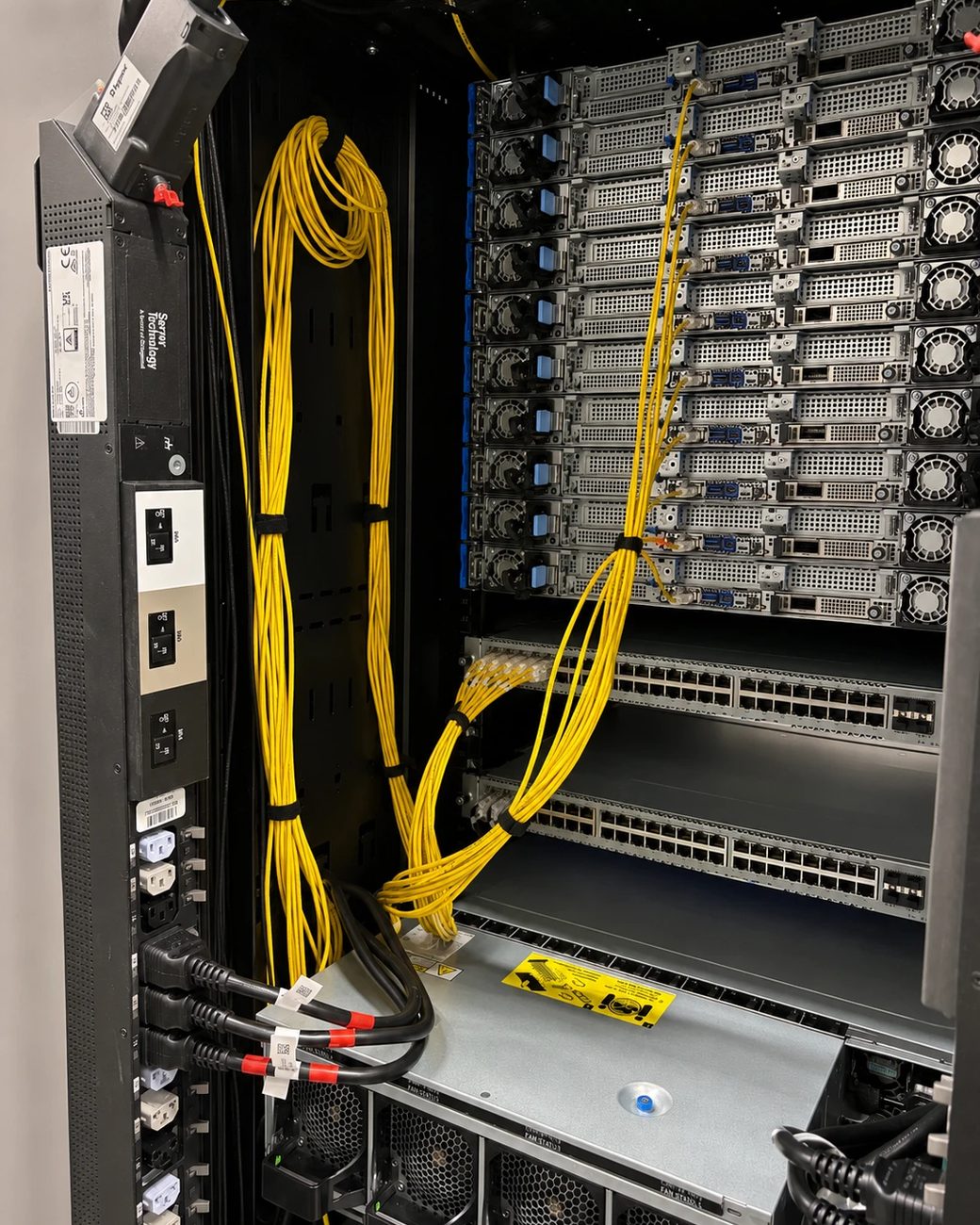 Câblage fibre — baie serveur